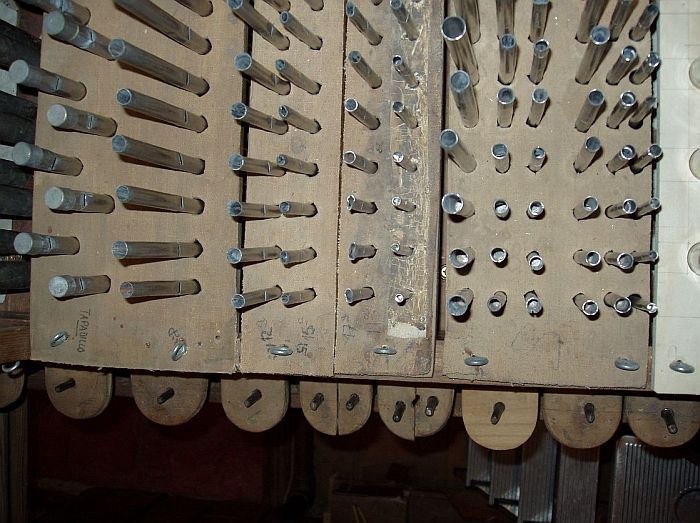 Vista de las correderas del organo de Lomoviejo